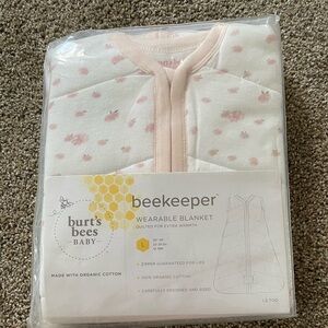 NWT Burt’s bees wearable blanket